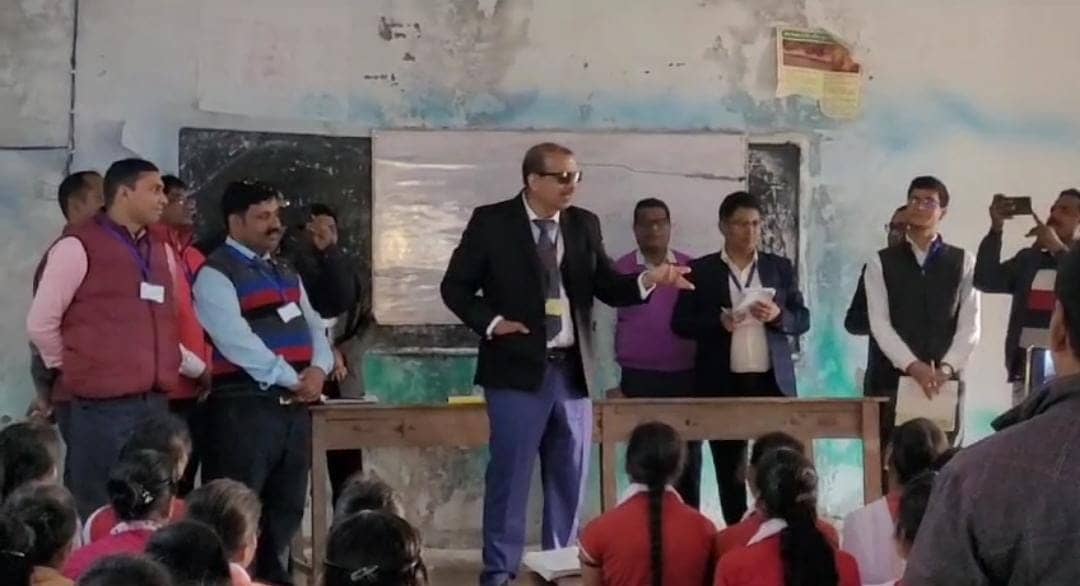 अचानक अररिया पहुंचे केके पाठक, कई स्कूलों का किया निरीक्षण,छात्रों से संवाद कर शिक्षा व्यवस्था का लिया फीडबैक