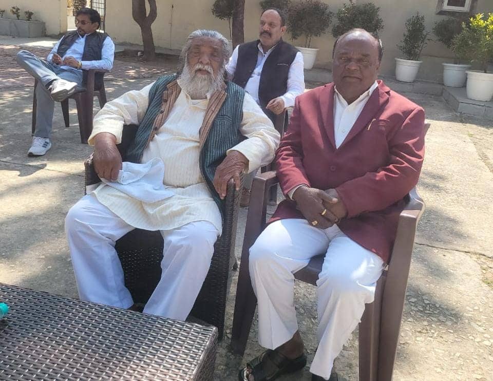 गुरु जी से मुलाकात के बाद लोबिन हेम्ब्रम का बड़ा एलान, मुख्यमंत्री चम्पई को तभी समर्थन जब वो मेरी सुनेंगे