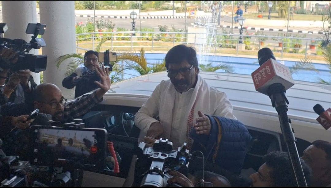 ईडी की कस्टडी में फ्लोर टेस्ट में भाग लेने विधान सभा पहुंचे हेमंत, मीडिया के प्रति दिखा चेहरे पर आक्रोश