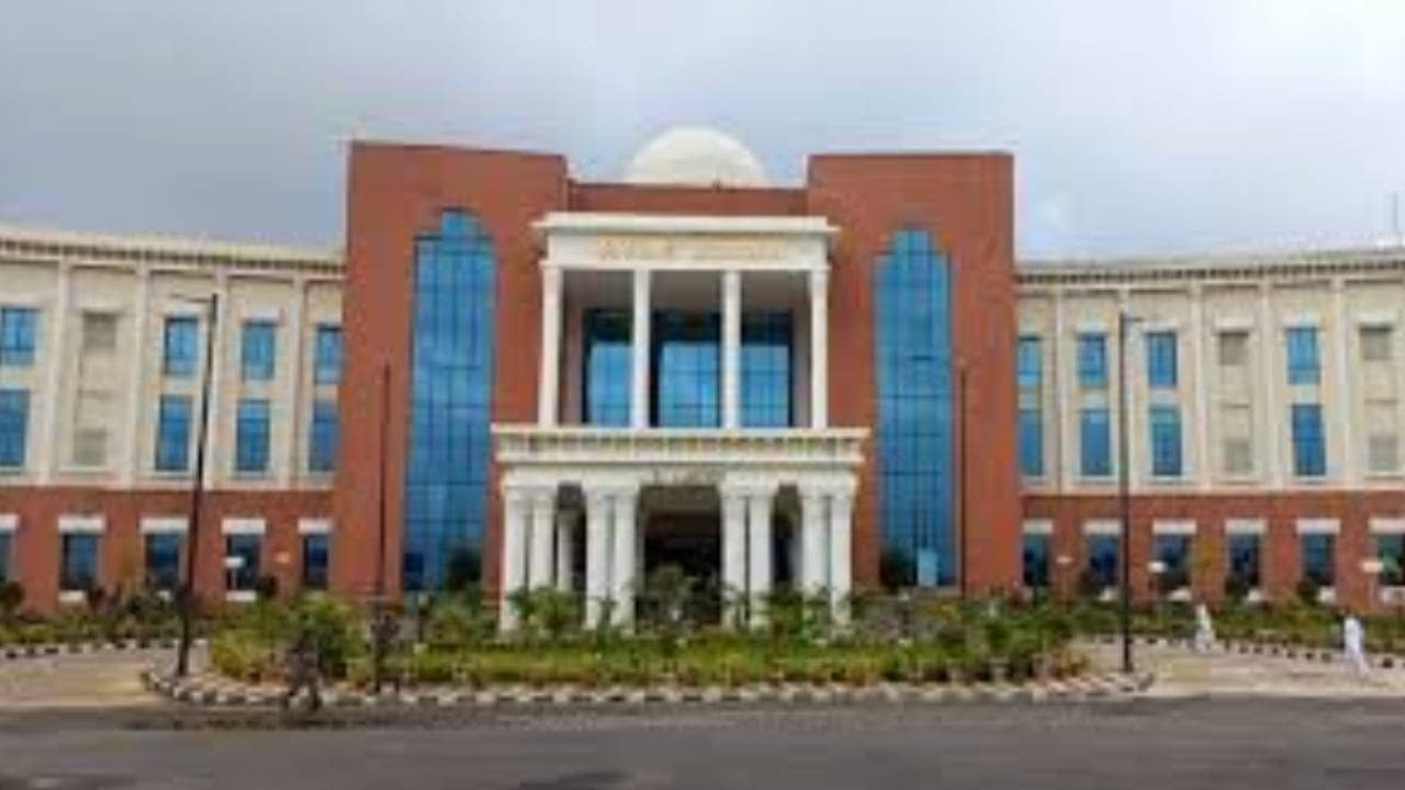 राज्यपाल के अभिभाषण में हेमंत सरकार की उपलब्धियों का बखान , सत्ता पक्ष ने उठाए सवाल जब इतनी लंबी चौड़ी कामयाबियों के फेहरिश्त तो क्यों भेज दिया जेल !