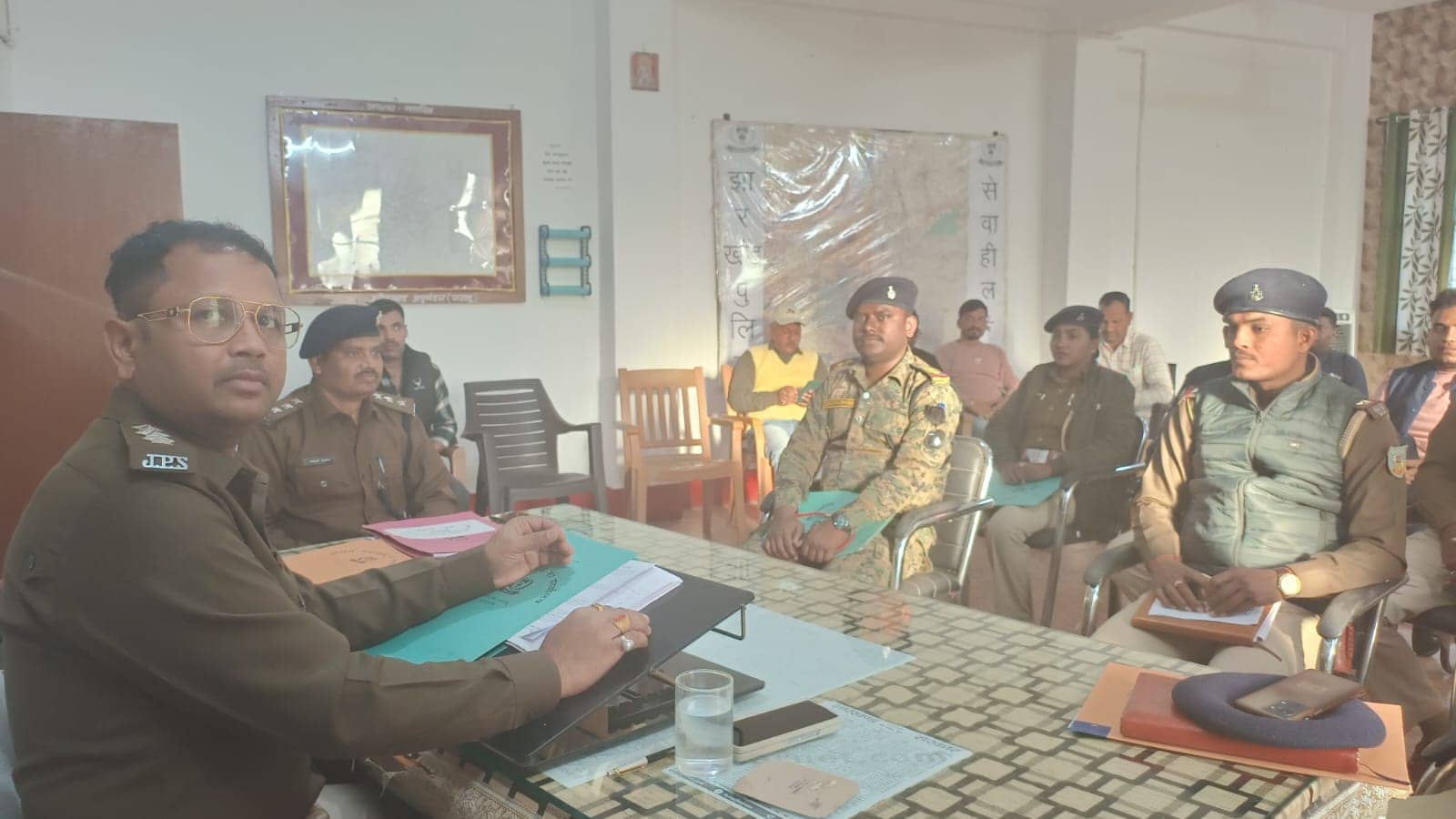 योगदान देने के साथ ही एक्शन में हुसैनाबाद SDPO,थानेदारों को निर्देश- आम लोग से करें बेहतर व्यवहार