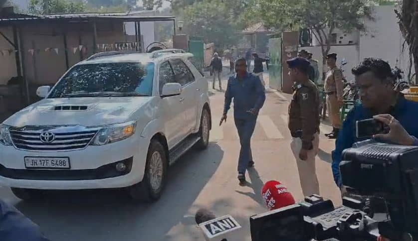 फ्लोर टेस्ट से पहले बिहार की सियासत तेज, आज तेजस्वी यादव के आवास पर राजद विधायकों की अहम बैठक