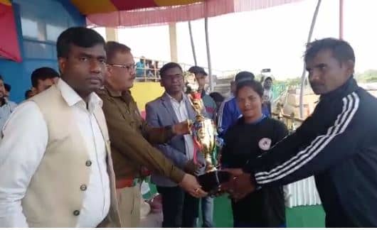 मुख्यमंत्री आमंत्रण फुटबॉल प्रतियोगिता में शरीक हुए देवघर के खिलाड़ी, अब राज्य स्तर पर दिखाएंगे टैलेंट