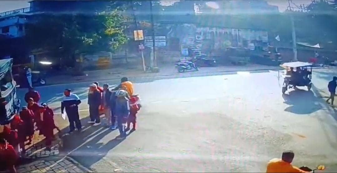 देवघर सड़क हादसा का सीसीटीवी आया सामने, पुलिस बस और स्कूटी की टक्कर में गई थी छात्रा की जान,देखें कैसे हुआ था एक्सीडेंट