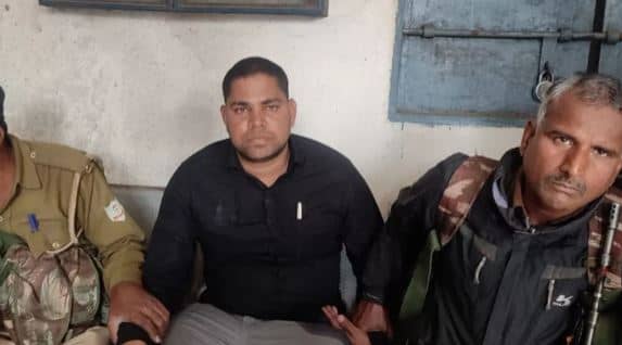 20 हजार रुपए घूस मांग रहा था गोला थाना का दारोगा..., जानिए फिर आगे क्या हुआ 