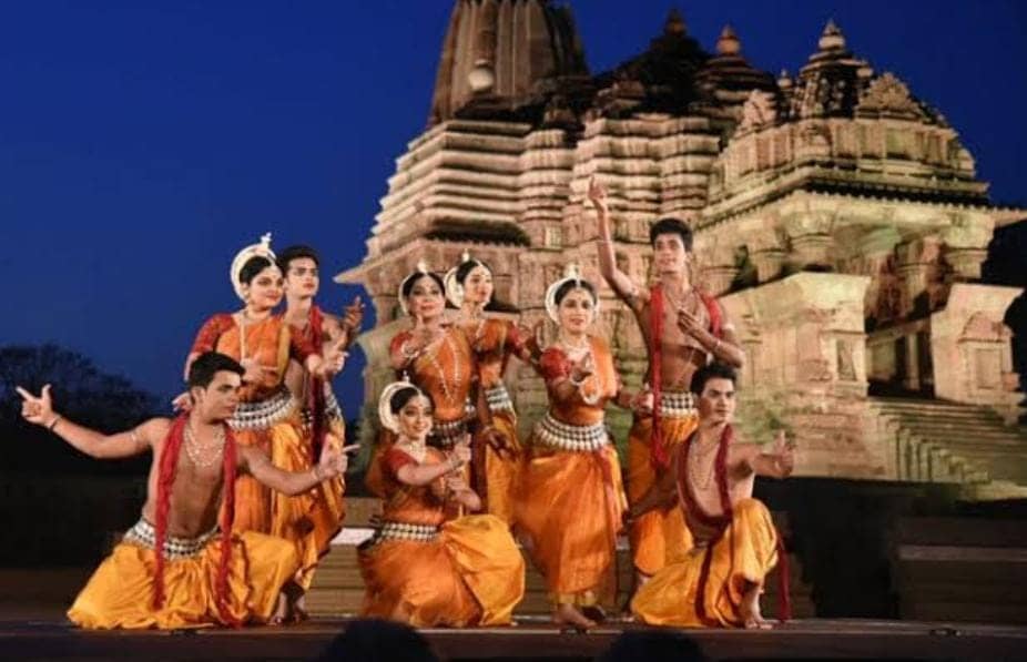 एमपी के खजुराहो महोत्सव में दिखेगी झारखंड के आदिवासियों की जीवन कला, देवघर के इस ग्रुप को मिला आर्ट मार्ट प्रदर्शनी का निमंत्रण, पढ़ें विस्तार से   