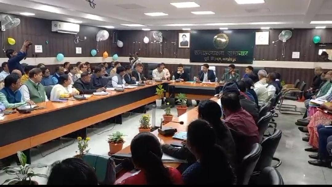 जमशेदपुर डीसी का पदभार संभालने के बाद अनन्य मित्तल ने की बैठक, तमाम योजनाओं  का किया समीक्षा , पढ़े विस्तार से