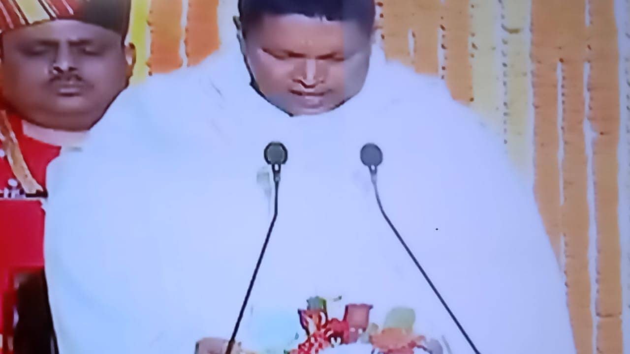 Big Breaking : चंपाई मंत्रिमंडल का हुआ विस्तार...  बसंत सोरेन, बादल, बन्ना, दीपक, रामेश्वर, मिथिलेश ने ली मंत्री पद की शपथ