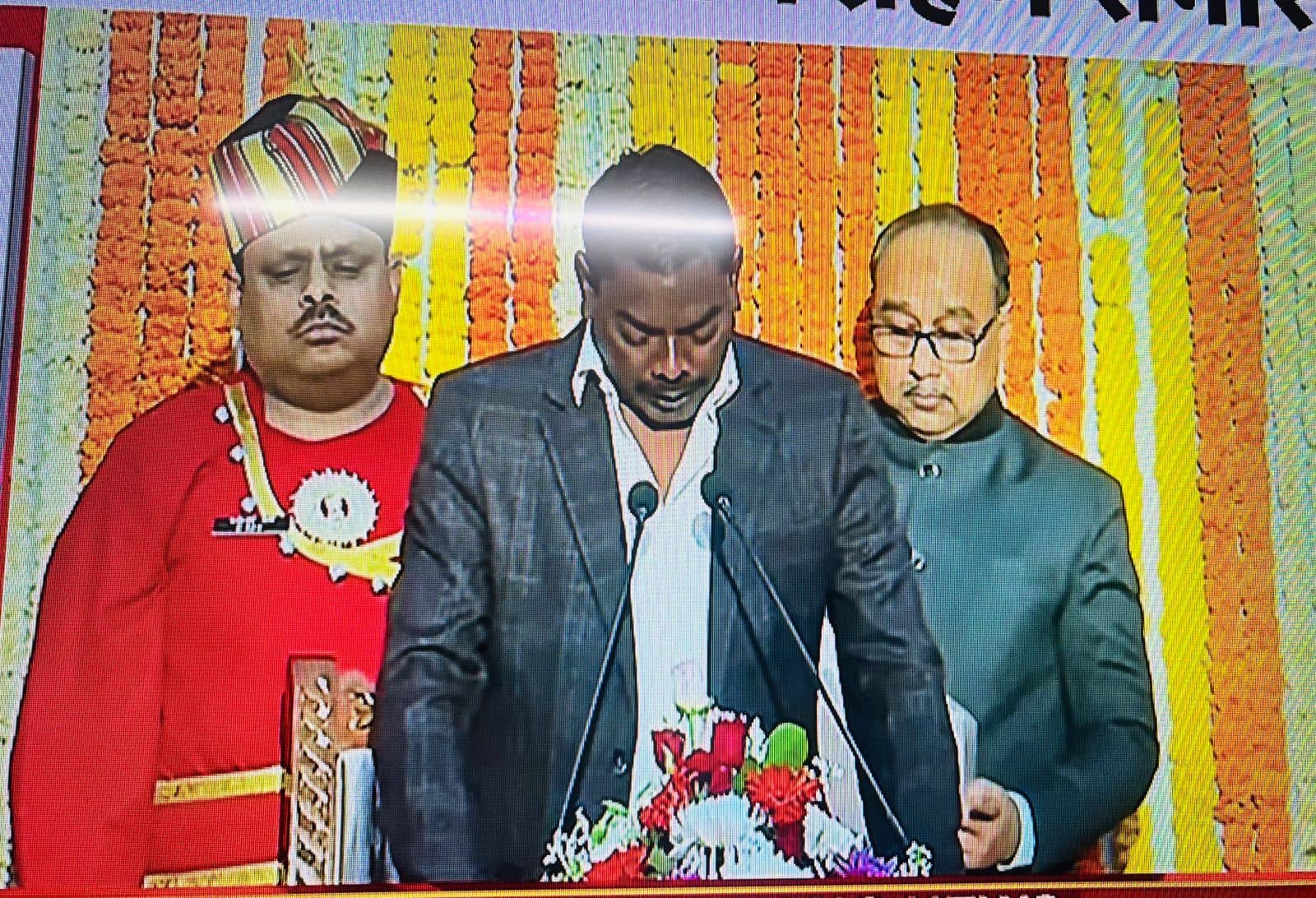 Jharkhand politic- कैबिनेट का हुआ विस्तार, लेकिन अभी भी छिड़ा है रार!  विधायक भूषण बाड़ा तिर्की का दावा खेल तो अभी शुरु हुआ है, संकट में चंपाई सरकार