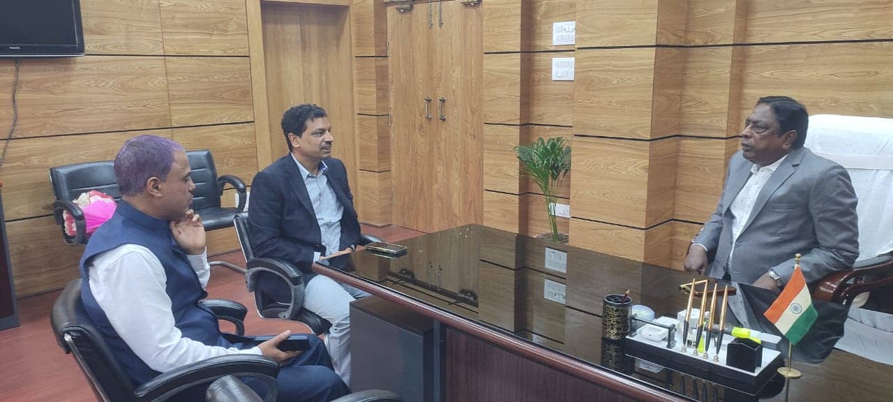 प्रभार लेने के साथ ही कांग्रेस विधायक दल के नेता मंत्री आलमगीर आलम जानिए कहां गए