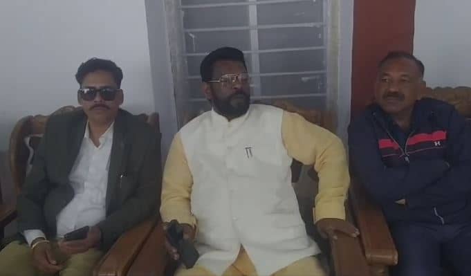 मंत्राी नहीं बनाने से नाराज बैद्यनाथ राम ने समर्थकों के साथ की बैठक, अब मुख्यमंत्री चंपई सोरेन के फैसले का कर रहे