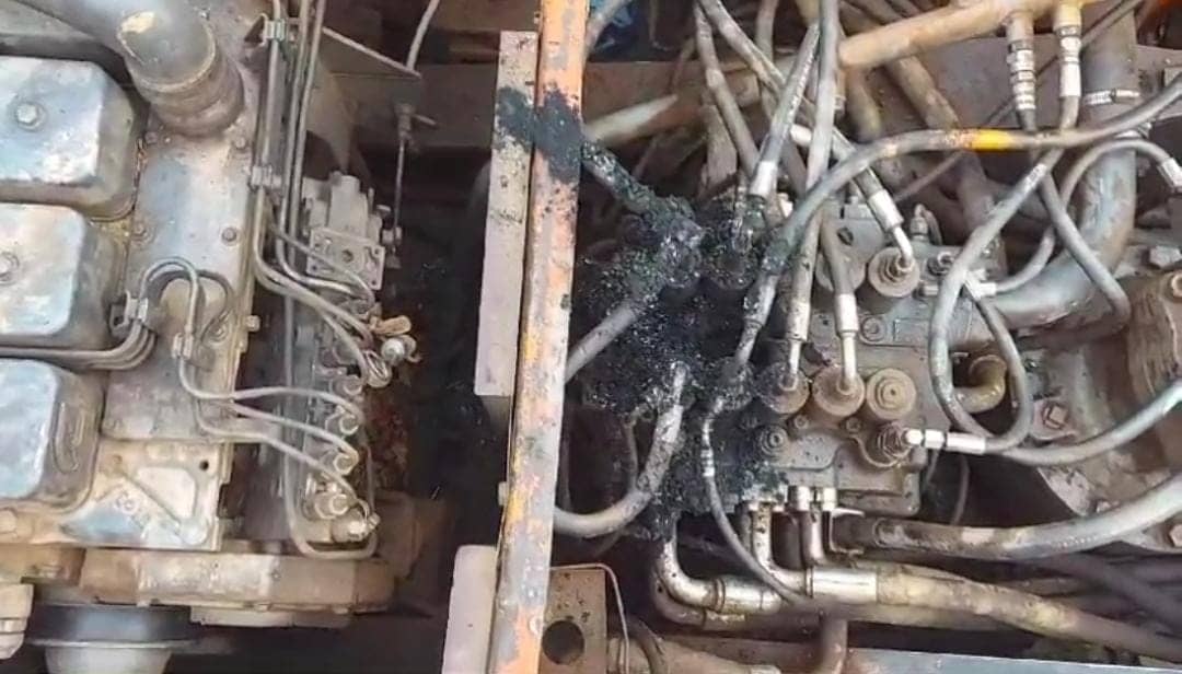  Big Breaking:चाईबासा में PLFI उग्रवादियों का हमला , ठेका कंपनी के पोकलेन में लगाया आग, लेवी से जुड़ा हो सकता है मामला  