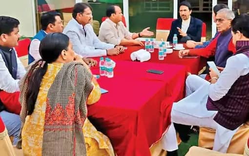 नाराज कांग्रेस विधायक लौटेंगे रांची, मंत्रियों और विधायकों में बंटी पार्टी, बजट सेशन के दौरान दिखेगा दिलचस्प नजारा, एक दूसरे से नजरें मिलाना होगा मुश्किल