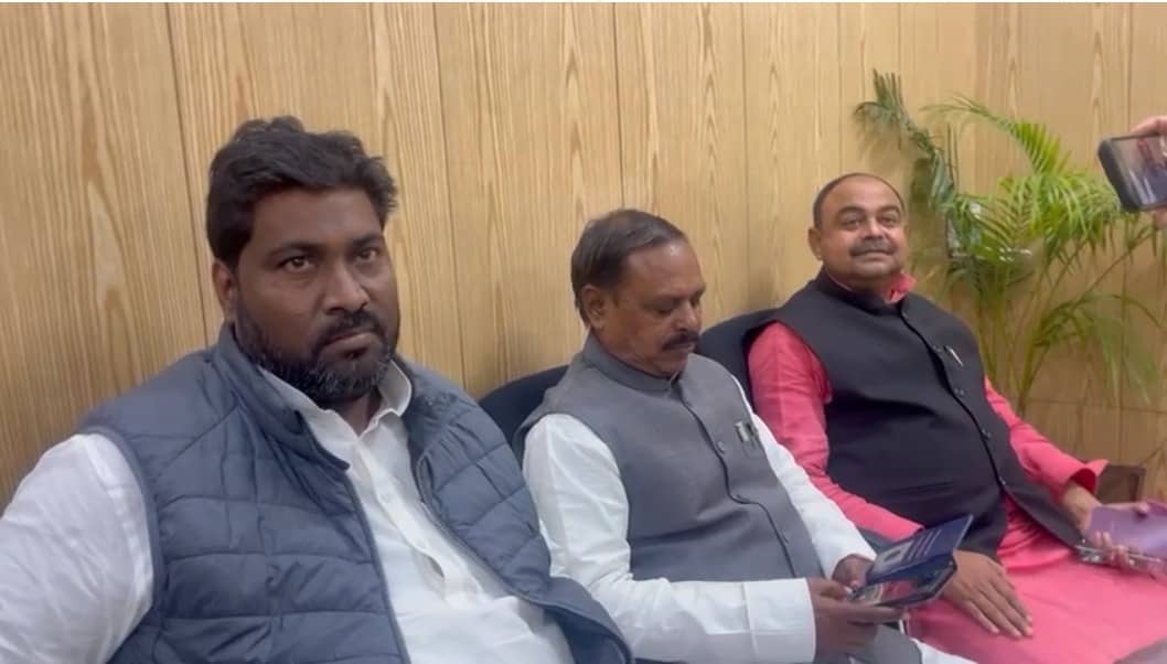 भाजपा का बढ़ता कारवां, अब विधायक भरत बिंद ने भी थामा कमल, इधर संगीता कुमारी के पाला बदल पर झलका पिता का दर्द