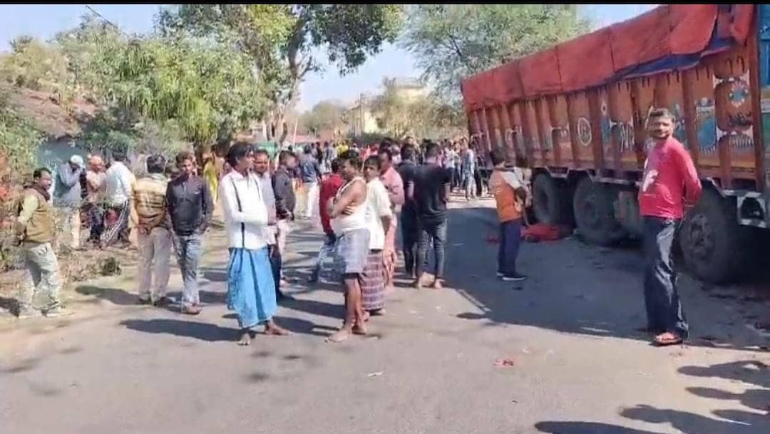 देवघर में दर्दनाक सड़क हादसा! ट्रक और बाइक की टक्कर में दो युवकों की मौत,पढ़ें पूरा मामला   