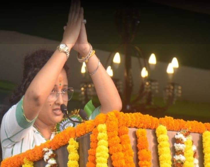 प्रधानमंत्री के धनबाद की सभा का जवाब झामुमो ने गिरिडीह में दिया, मंच पर भावुक हुई कल्पना सोरेन गिरिडीह को चुन लिया अपना कार्य क्षेत्र,पढ़िए अब आगे क्या