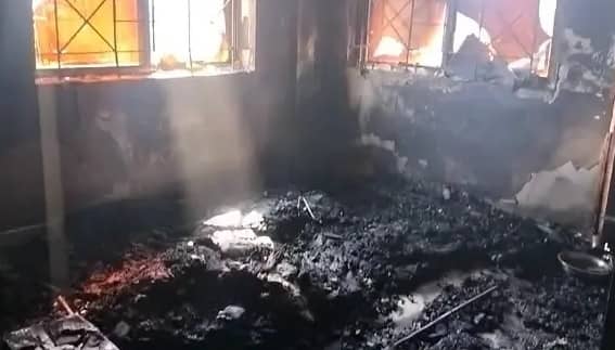 Ranchi : सिरम टोली स्थित पर्ल अपार्टमेंट में लगी भीषण आग, बुजुर्ग की जलकर मौत, एक की हालत गंभीर