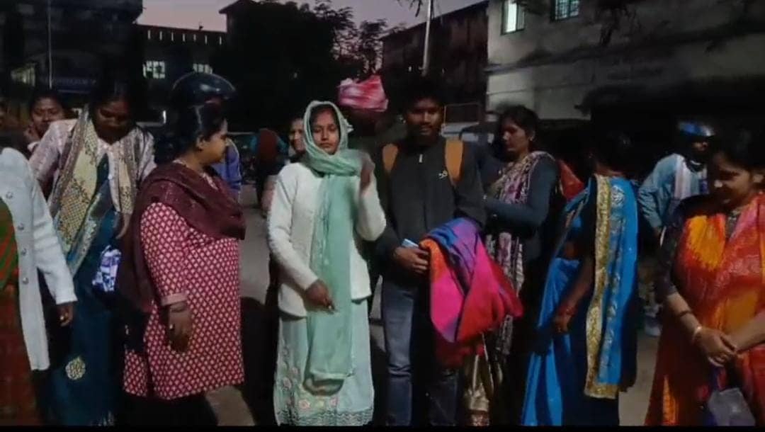 लोहरदगा:चोरी छुपे प्रेमी जोड़े ने मंदिर में रचाई शादी, तो लड़की के परिजनों ने इस तरह जताया विरोध,पढ़ें फिर क्या हुआ   