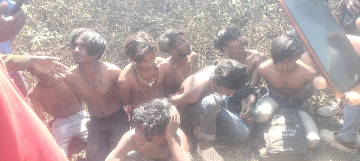 चांडिल : चाकूबाजी में युवक घायल, ग्रामीणों ने बदमाशों को पकड़कर किया पुलिस के हवाले