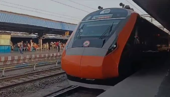 Ranchi Varanasi vande Bharat Train : रांची से खुलकर बोकारो होते 8 घंटे में बनारस पहुंचेगी बंदे भारत एक्सप्रेस, आज हुआ ट्रायल  