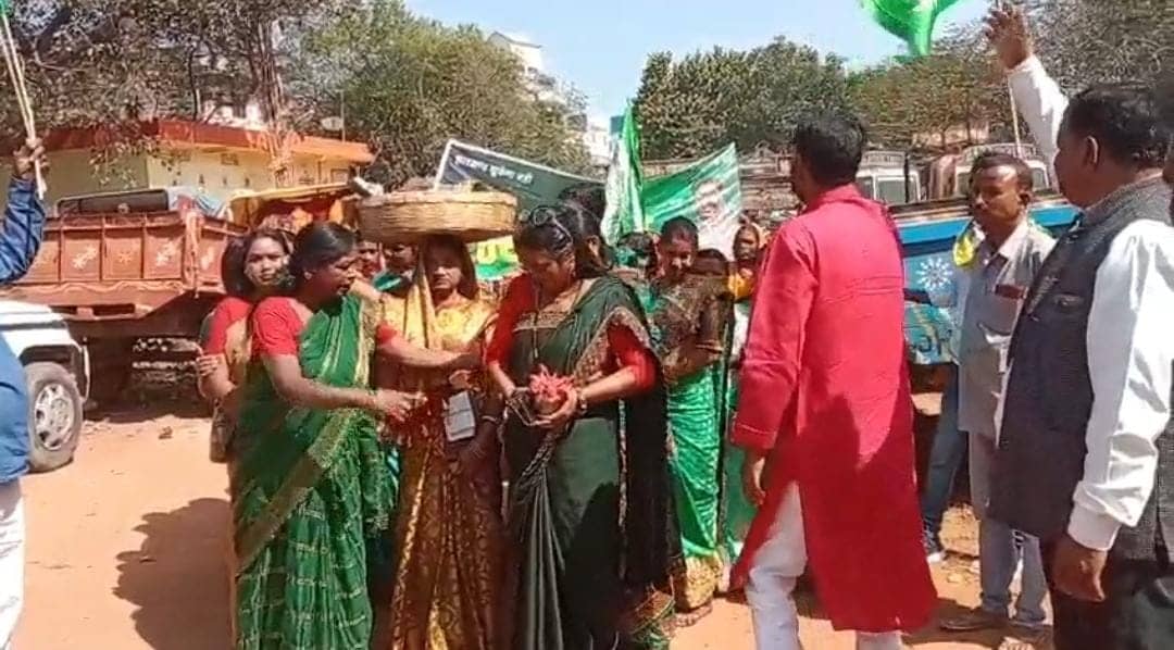 कल्पना सोरेन के समर्थन में आगे आ रही है महिलाएं!  झामुमो महिला मोर्चा ने देवघर में क्यों निकाला न्याय मार्च, पढ़िये इस खबर में    