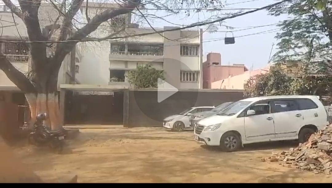 Big Breaking : धनबाद के चिरकुंडा में बंगाल IT टीम की रेड, प्रतिष्ठित कारोबारी के यहाँ छह गाड़ियों से पहुंची है टीम