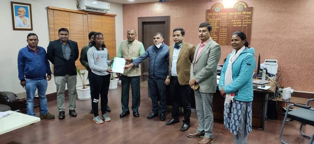 महिला हॉकी खिलाड़ी प्रिया डुंगडुंग को रेलवे में मिली नौकरी, सिमडेगा की तीसरी खिलाड़ी को मिला सम्मान