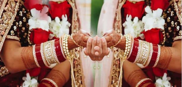 Love Story : लड़की को लड़की से हो गया प्यार ! फिर दोनों लुधियाना से भागकर पहुँच गई गांव, घर पहुँचते ही देखिए आगे क्या  हुआ