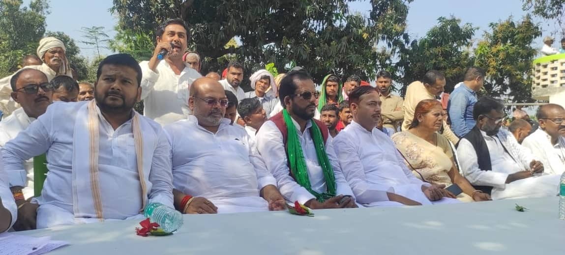 राजद में बगावत ! पूर्व मंत्री राजबल्लभ के भाई विनोद आरजेडी को ठेंगा दिखा लड़ेंगे लोकसभा चुनाव, महासचिव पद से इस्तीफा दे लगाया टिकट बेचने का आरोप