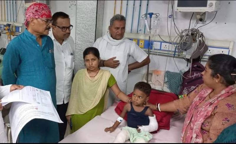 DHANBAD : बोरे में बंद चोटिल हालत में मिले इस तीन साल के बच्चे की किस्मत ने पढ़िए कैसे ली करवट, कुछ ऐसे मिली ममता की छांव