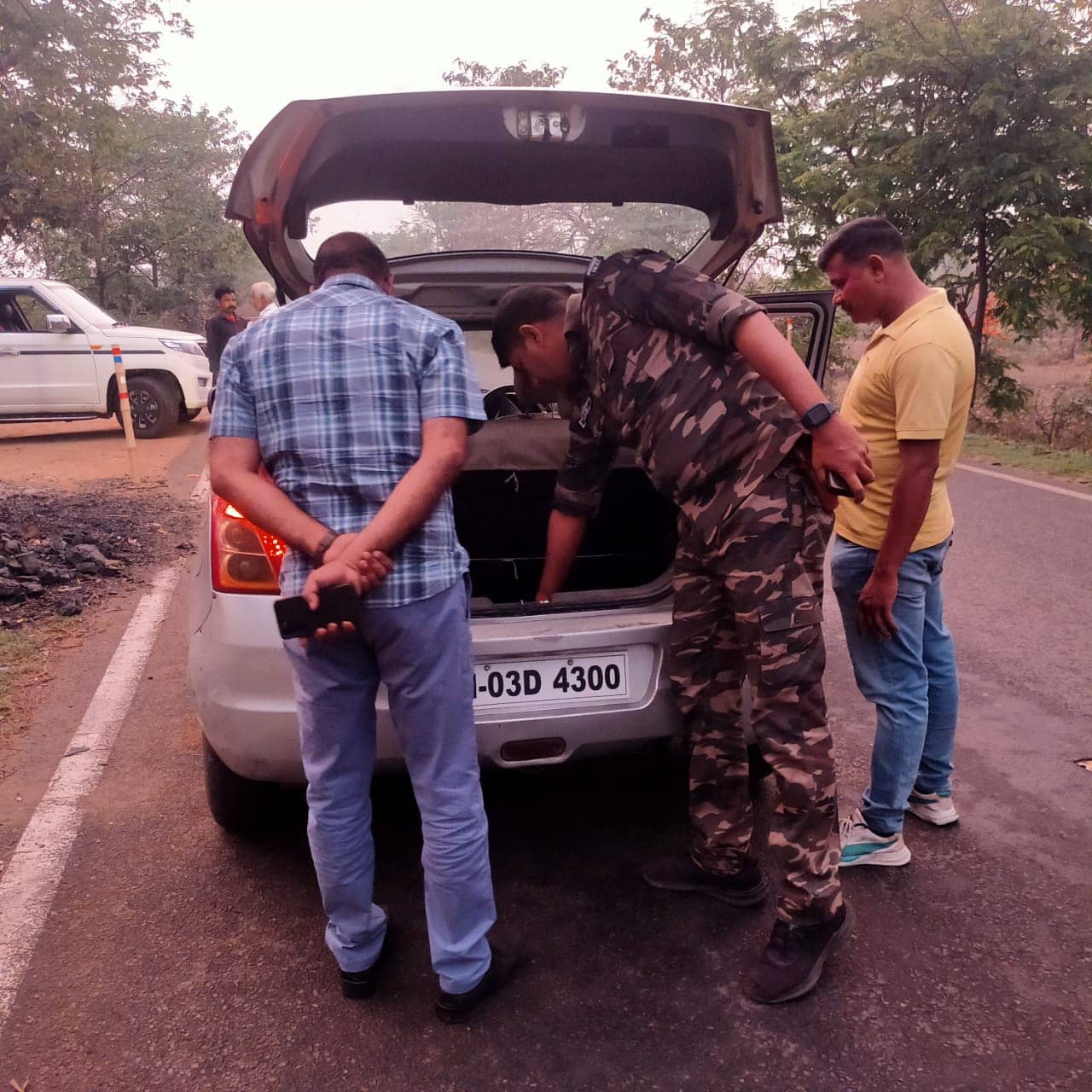 लोकसभा चुनाव: धनबाद के चेक पोस्टों पर जांच अधिकारियों की पैनी निगाह, लगातार वरीय अधिकारी कर रहे निरीक्षण