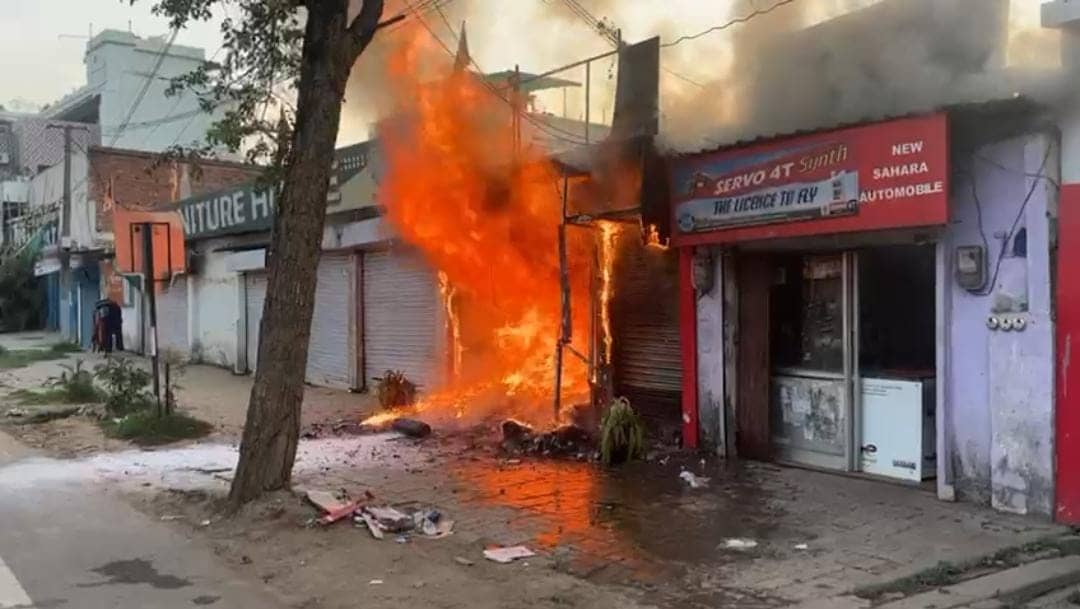 रांची: डोरंडा के कपड़ा दुकान में लगी भीषण आग, लाखों के नुकसान की आशंका