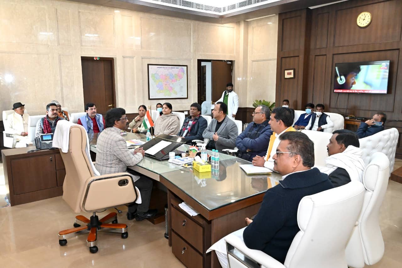 विपक्ष के विधायकों ने मुख्यमंत्री से की मुलाकात, समस्याओं से कराया वाकिफ 