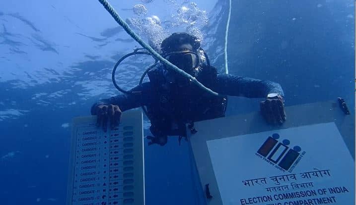 60 फीट नीचे समुद्र की गहरायी में हुआ मतदान, लोगों में वोटिंग को लेकर जागरूकता फैलाने का अनूठा प्रयास, देखिए वीडियो  