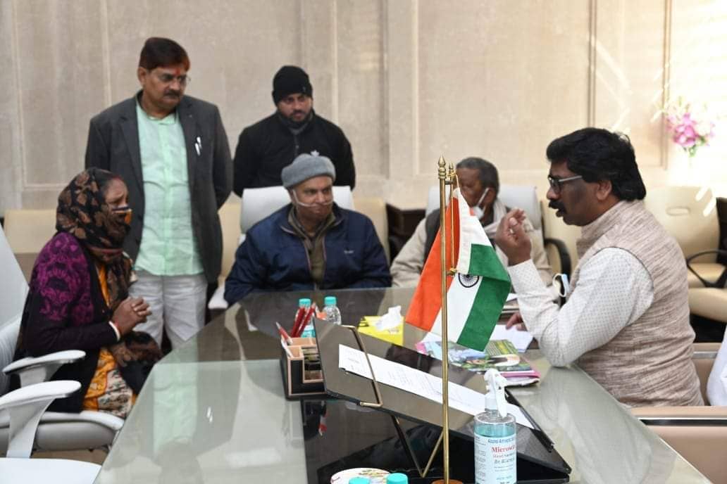 राष्ट्रीय शूटर कोनिका की संदिग्ध मौत मामला : माता-पिता ने की सीएम से मुलाकात