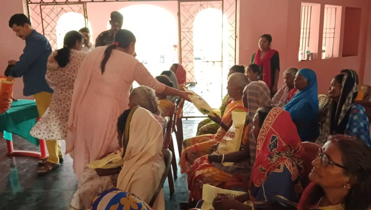 जामताड़ा के बेसहारा बुजुर्गों के लिए वरदान बना लोकसभा चुनाव 2024! आयोग के फरमान से वृद्धाश्रम हुआ कब्जा मुक्त, पढ़ें क्यो हो रही है डीसी की तारीफ