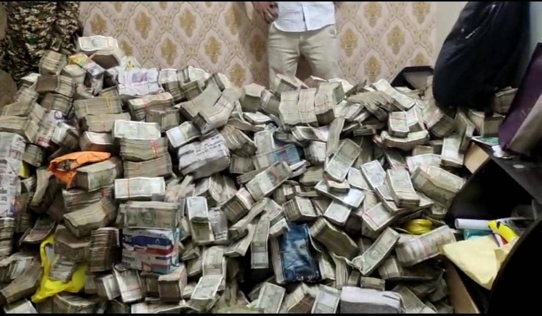 Big Update। ED Raid: मंत्री आलमगीर आलम के PS और अन्य करीबियों के ठिकानों से 20 करोड़ से ज्यादा बरामद, अभी भी छापेमारी जारी