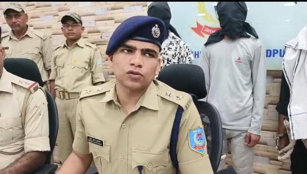 जमशेदपुर: प्रेम प्रसंग में हत्या की योजना बना रहे तीन युवक गिरफ्तार, हथियार भी बरामद