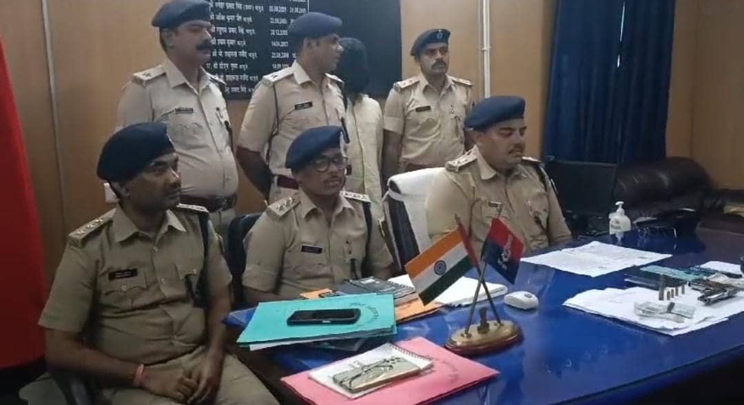 सुपौल: बंधन बैंककर्मी से लूट मामले का खुलासा, कुख्यात अपराधी सोनू को गिरफ्तार, हथियार भी बरामद   