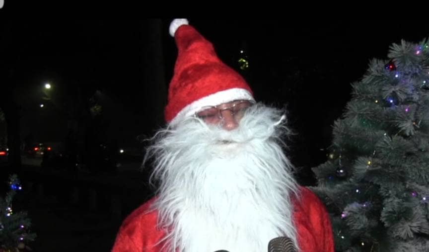 जमशेदपुर में आधी रात को सड़कों पर तफरी करते नज़र आए सांता क्लाज , लोगो ने सांता को घेर मांगे उपहार और मन्नतें