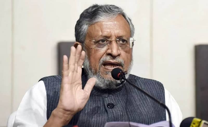 Bihar Update : सुशील मोदी की अंतिम यात्रा में कई दिग्गज नेता हुए शामिल, आज शाम राजकीय सम्मान के साथ होगा अंतिम संस्कार