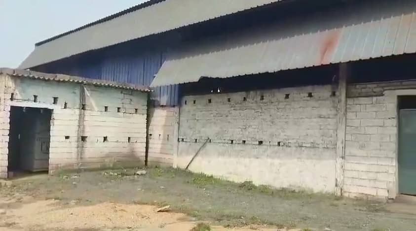 सरायकेला: नहीं थम रही चोरी की घटना, निजी कंपनी से लाखों का सामान लेकर चंपत हुआ चोर, CCTV में कैद हुआ संदिग्ध