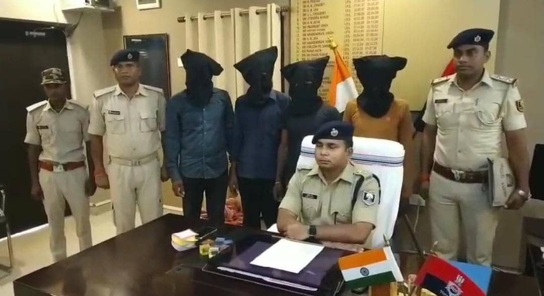 Bihar: गांजा के खिलाफ अररिया पुलिस की बड़ी कार्रवाई! 48 लाख के गांजा के साथ चार तस्कर गिरफ्तार  