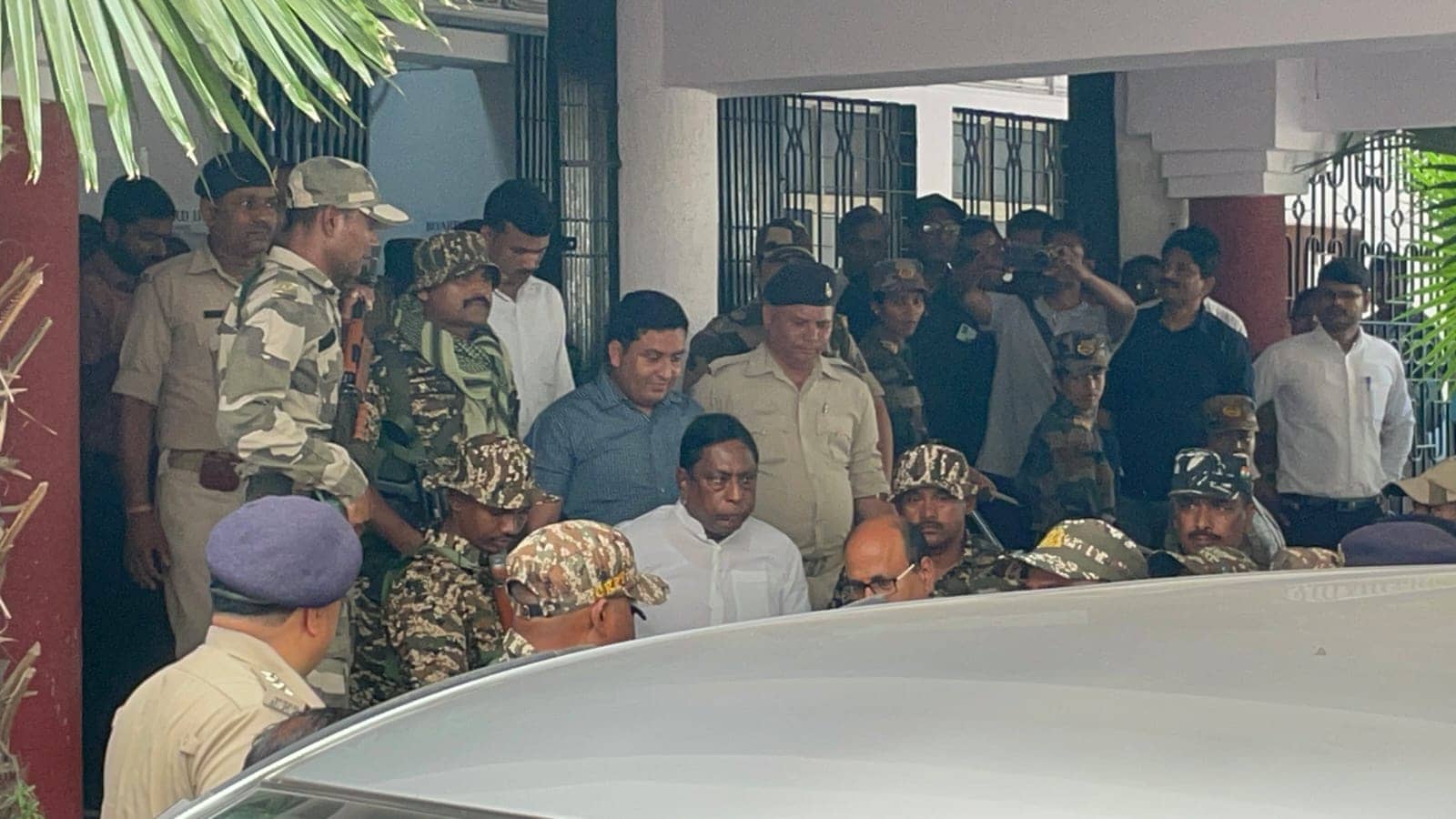 Alamgir Alam: जमींदार से मंत्री तक का सफर,अब होटवार में बीती रात,क्या हेमन्त से हुई मुलाकात