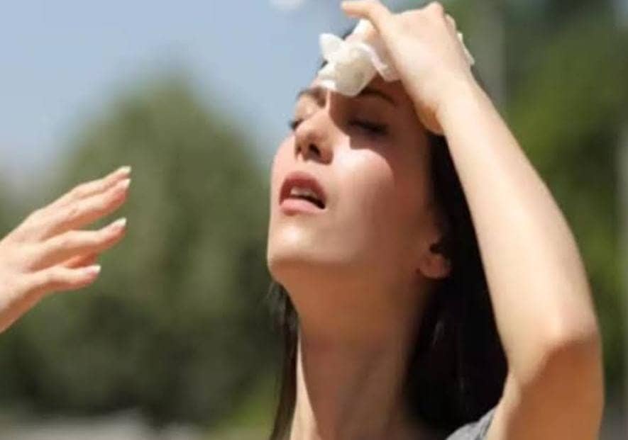 गर्मी के दिनों में चिलचिलाती धूप से आकर ना करें ये तीन काम, वरना बीमार पड़ सकते हैं आप  