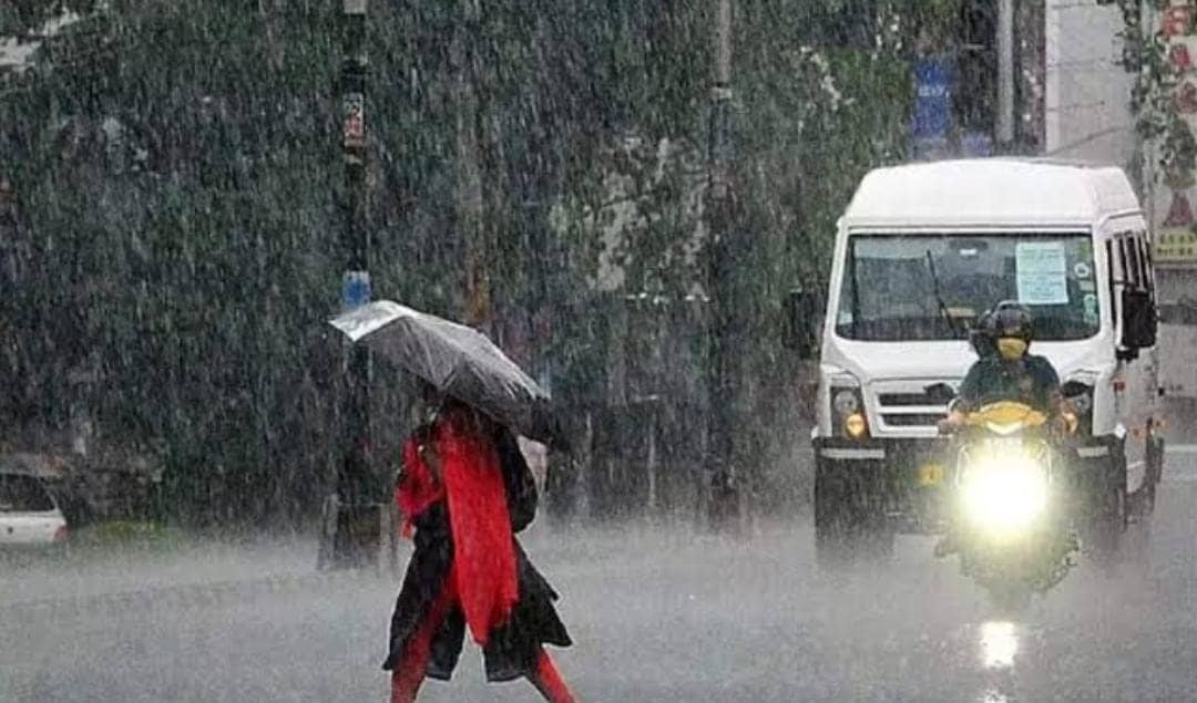 Weather Forecast:झारखंड में दो दिन और दिखेगा साइक्लोनिक डिप्रेशन का असर,इन चार जिलों को छोड़कर आज सभी जिलों में होगी बारिश