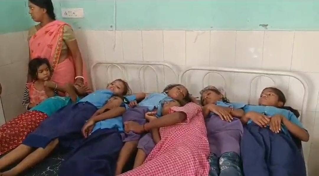 Bihar Breaking:एमडीएम का खाना खाकर 90 से अधिक बच्चे बीमार, खाने में छिपकली होने की बात आई सामने 