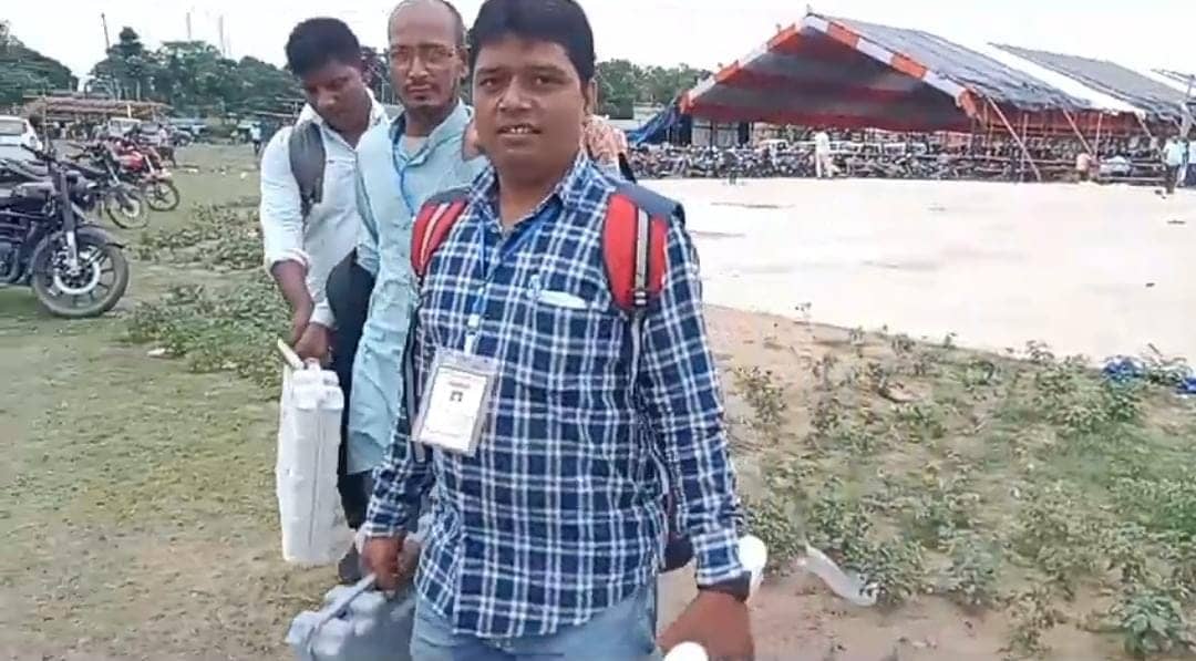 LS Election 2024:राजमहल लोकसभा संसदीय सीट पर वोटिंग कल, कड़ी सुरक्षा के बीच मतदान कर्मी डिस्पेच सेंटर रवाना