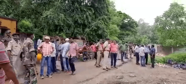 आदित्यपुर के वार्ड 29 में चला अतिक्रमण, 41 मकानों को किया गया ध्वस्त