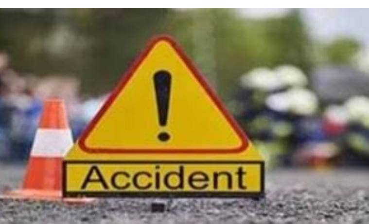 Breaking News: गुमला में दर्दनाक सड़क हादसा! ट्रक और कार की टक्कर में तीन लोगों की मौत, एक घायल